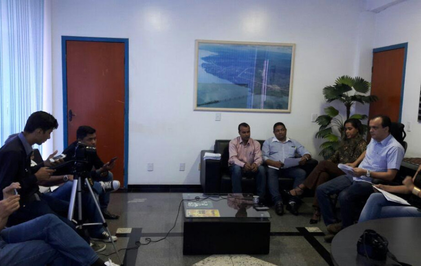 Em coletiva, Maia anuncia propostas 