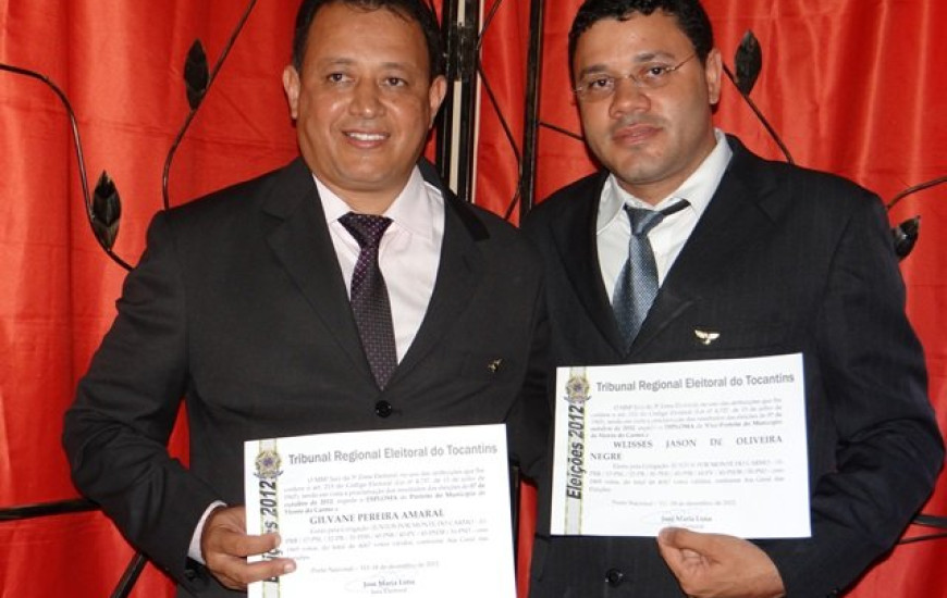 Gilvane (e) e Willisses (d) tomando posse