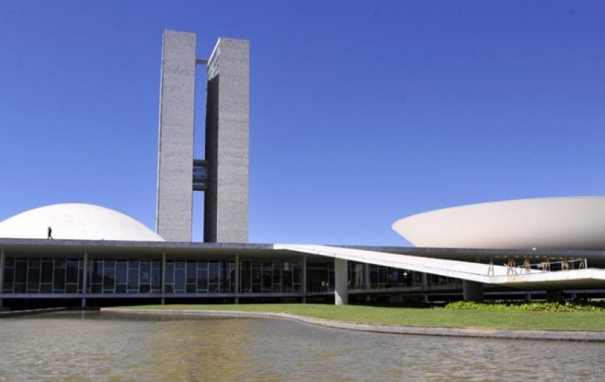 Janela de 30 dias tramita no Senado