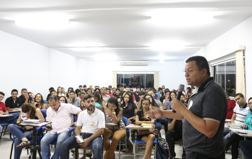 O candidato esteve em reunião na Faculdade de Colinas