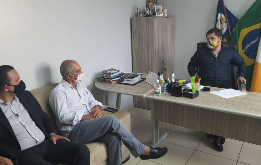 Reunião aconteceu na manhã desta terça-feira, 17, no gabinete de Padre Gleibson.