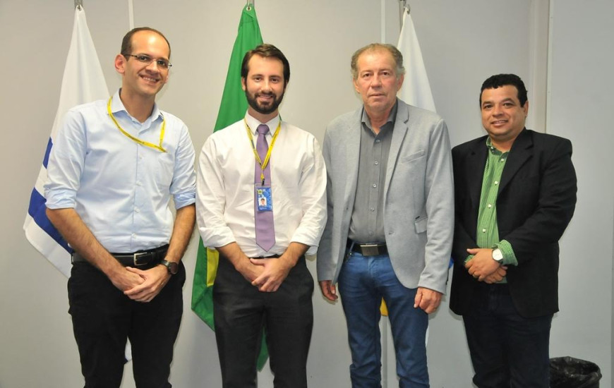 João Emídio visita superintendência do BB no TO