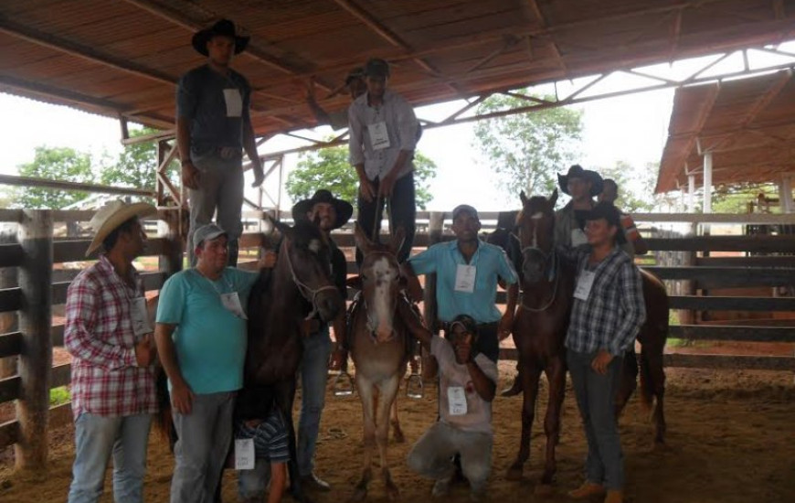 Carlos Furtado é o segundo aluno da esq. p/ à dir.