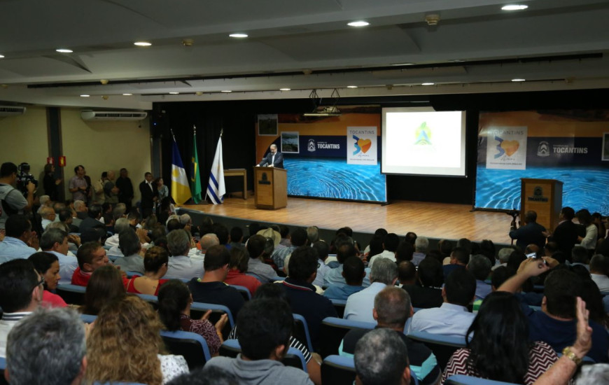 Governador recebeu o apoio de vários políticos nesta segunda