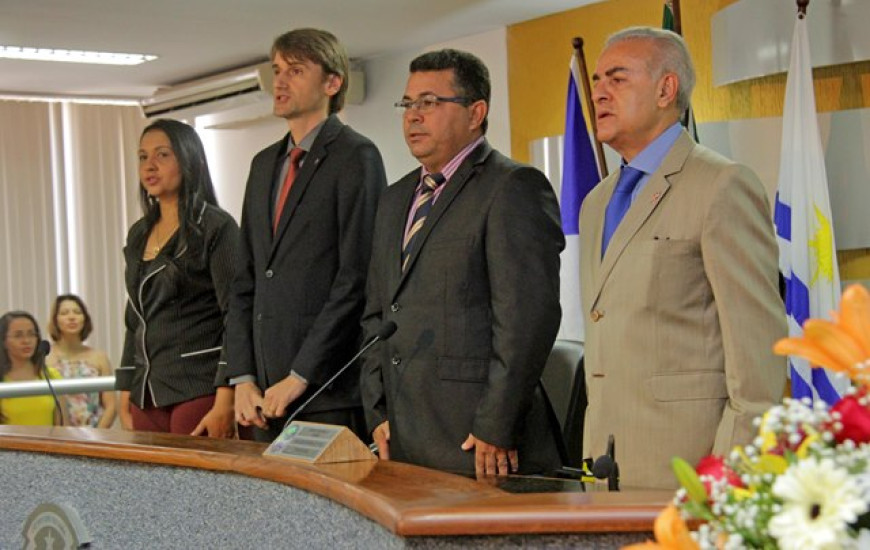 Deputado participa de sessão solene na Câmra