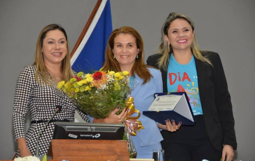 Luana Ribeiro preside sessão