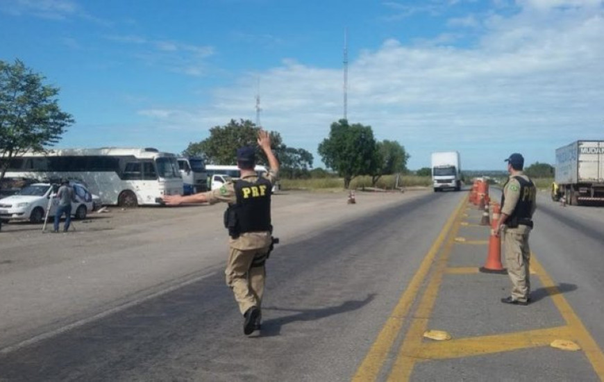PRF realiza operação no feriado