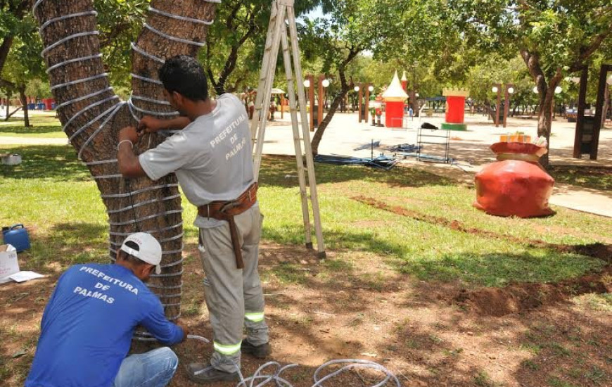 Vila do Papai Noel é montada