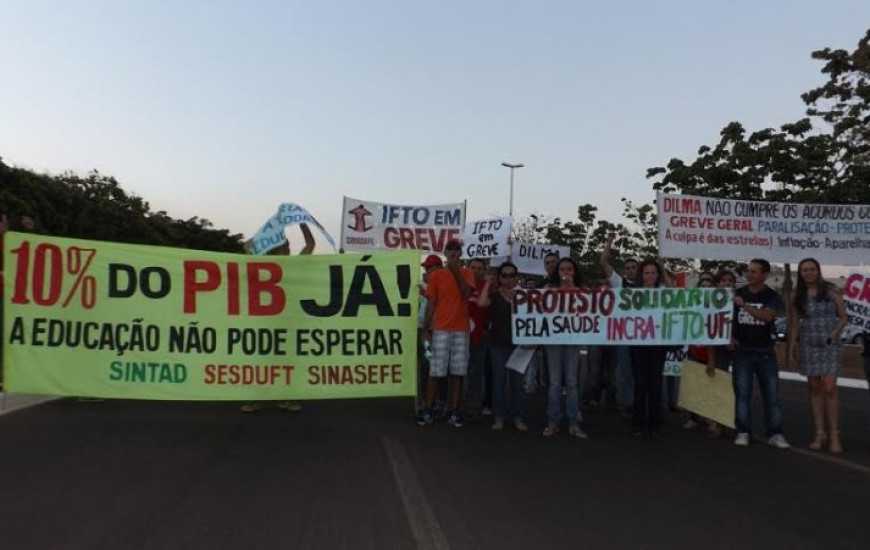 Servidores protestam na Capital