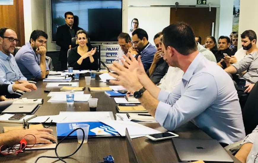 Cinthia se reúne com secretários do Município