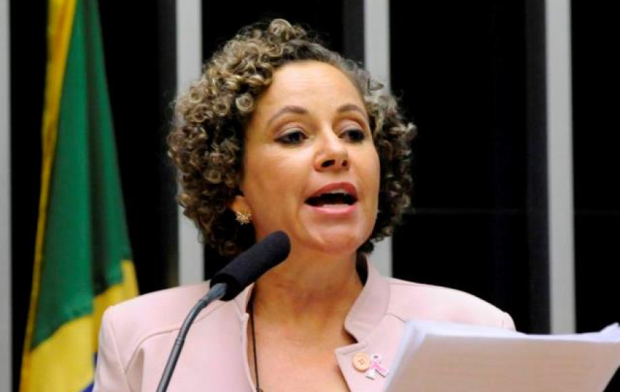 Deputada comemora abertura de agência em Arapoema