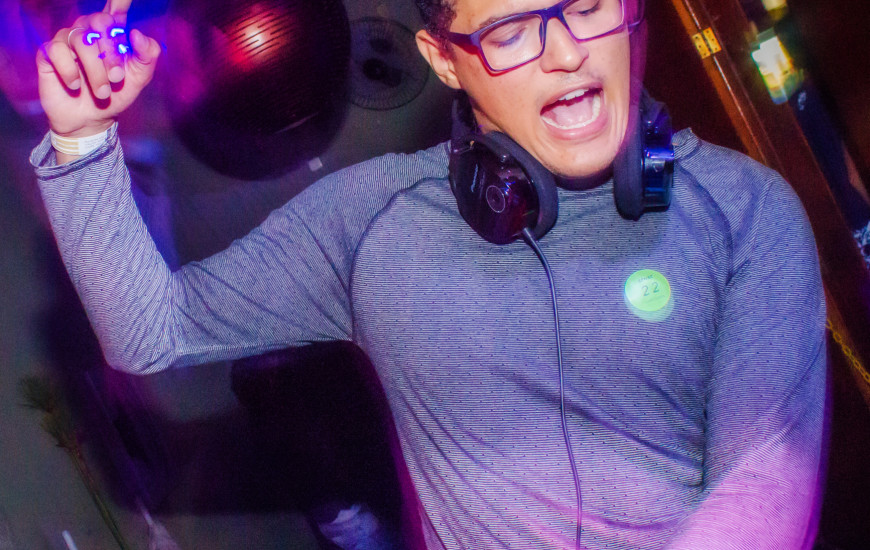 DJ Jonathas Dias que tocará na festa Santa no soy