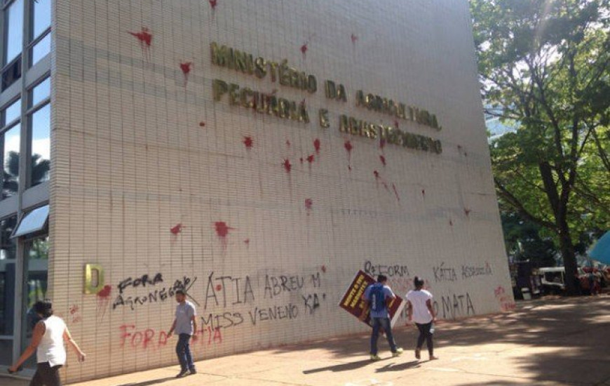 Mapa tem fachada pichada nesta quarta