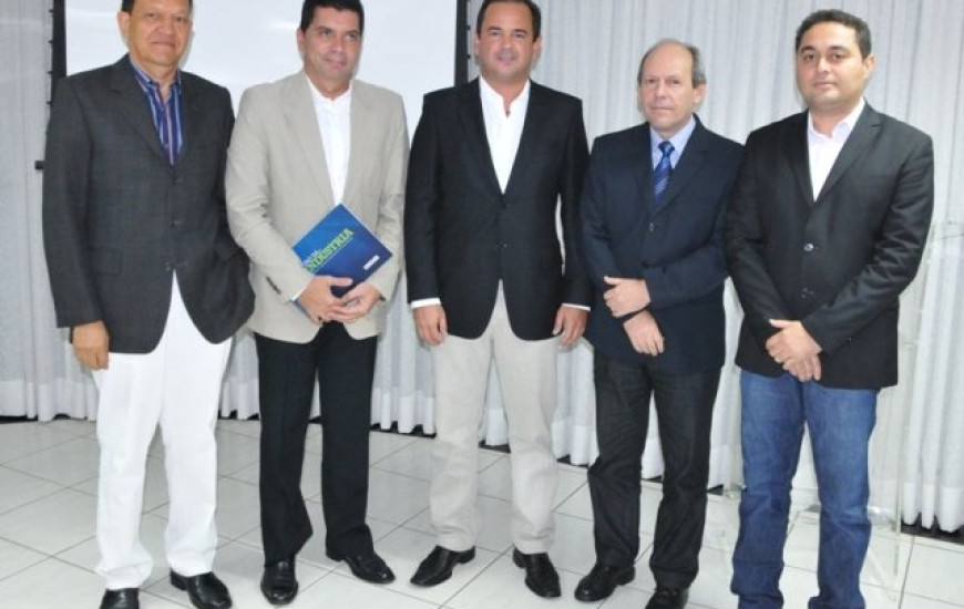 Roberto Pires recebe eleitos