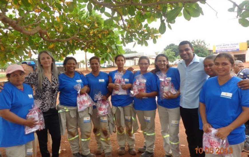 Vereador visita mães