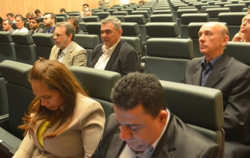 Presidente da Faet participa de entrega