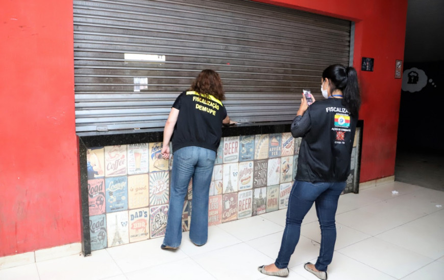 Estabelecimento foi flagrado com excesso de público