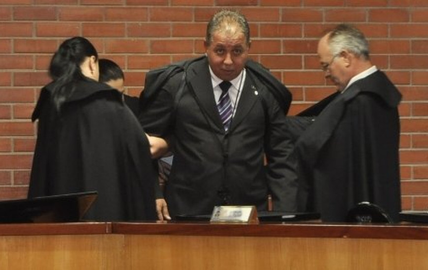 Eurípedes veste toga