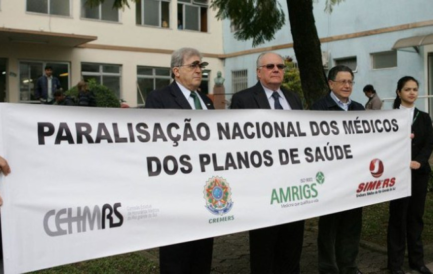 Médicos voltam a protestar dia 25