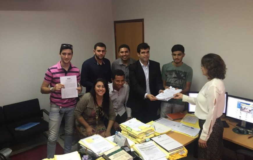 Ayres promoveu reunião com estudantes e MPE