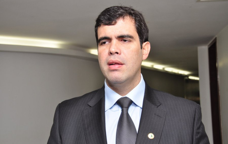 Ricardo Ayres apresentou requerimento