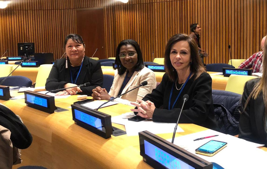 Dorinha ao lado das deputadas federais Rosângela Gomes e Joênia Wapichana. 