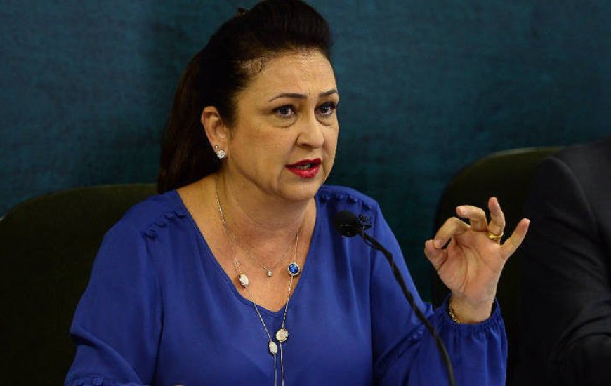 Comissão pede expulsão de senadora do PMDB