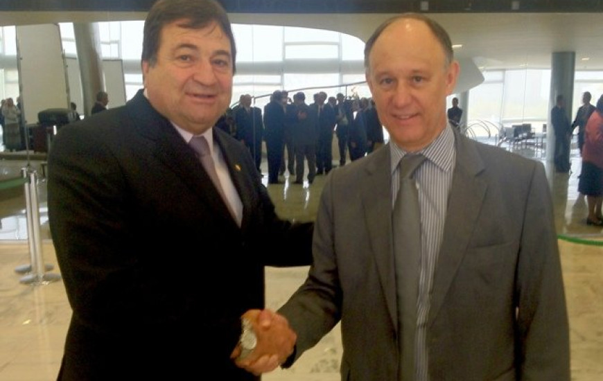 alum e o ministro, Pepe Vargas