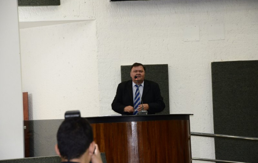 Bonifácio discursa na tribuna