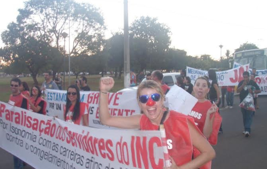 Protesto acontece na sede do órgão em Palmas