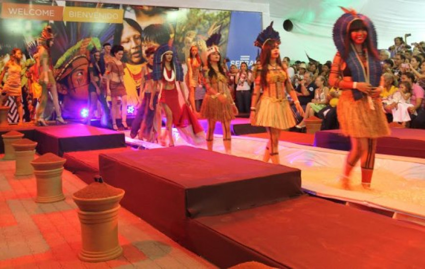 O desfile reuniu cerca de 2,5 mil pessoas