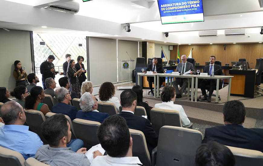 A cerimônia foi conduzida pelo presidente do TRE-TO, desembargador Adolfo Amaro 