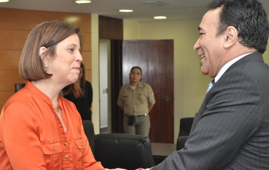 Oliveira recebe embaixadora