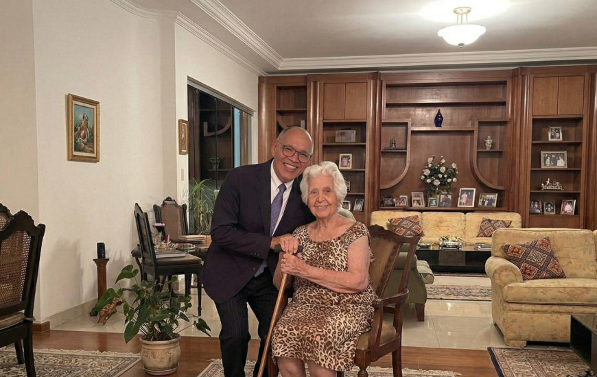 Wagner Praxedes em sua visita à tia Fifia