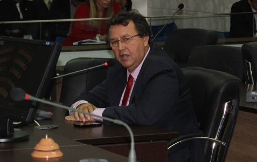 Vilmar sugere redução de taxa do Detran