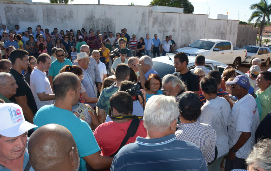 Avelino é recepcionado pela população paraisense assim que chegou na cidade