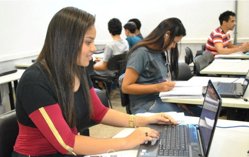 Sharon vai fazer as provas do Enem pelo 2º ano