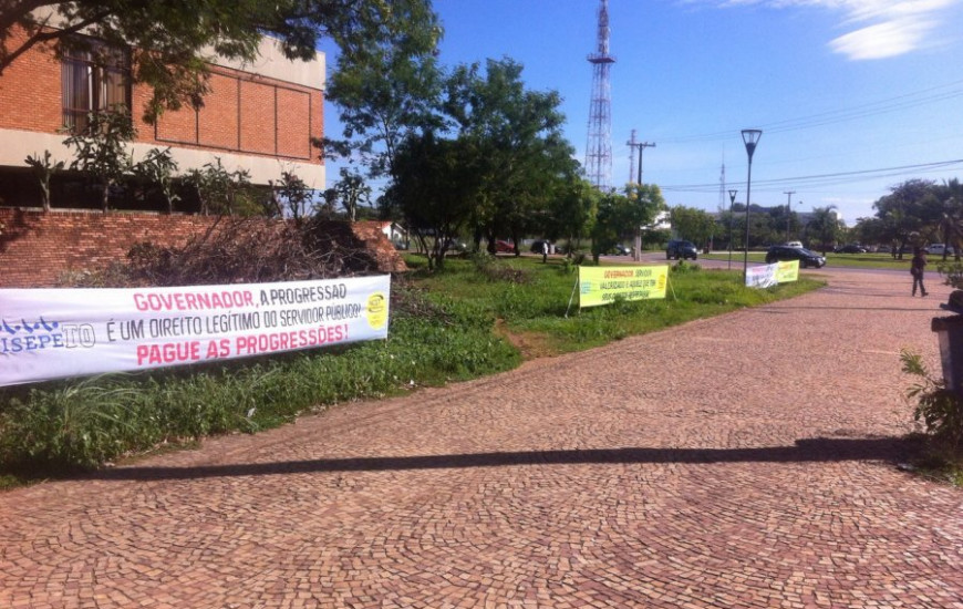 Servidores querem garantia de progressão