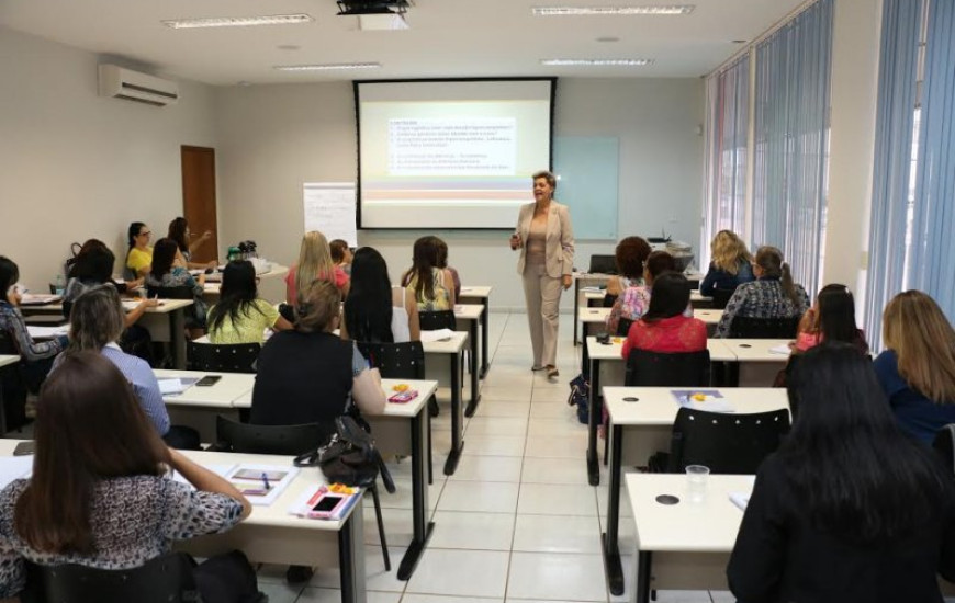Palestra foi ministrada por Paulette Albéris