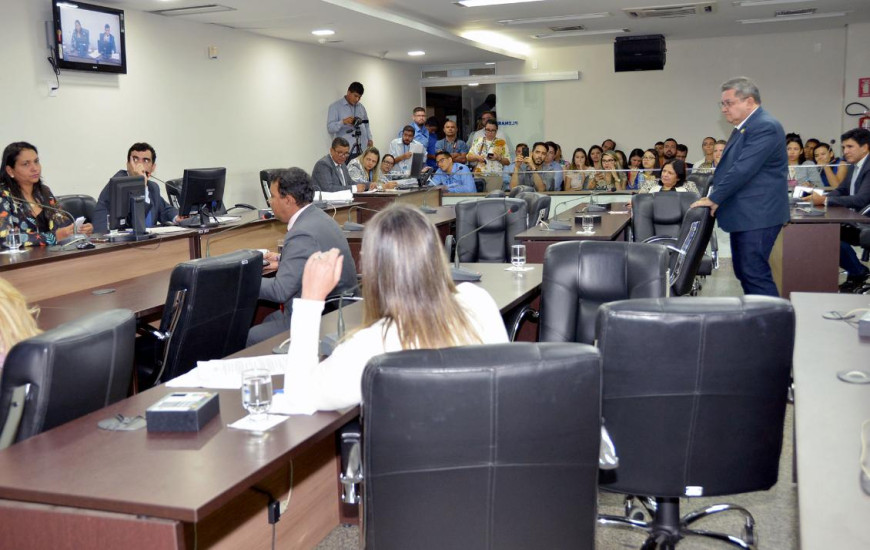 Reunião nas Comissões.