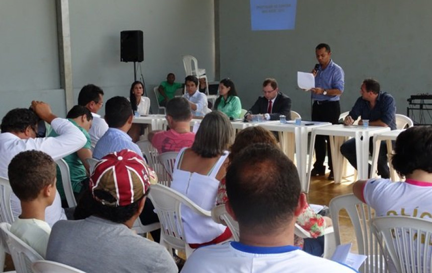 Policiais decidem por paralisação em assembleia