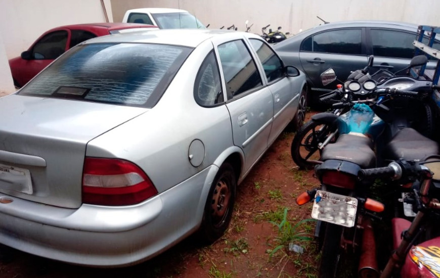 Veículos serão leiloados.