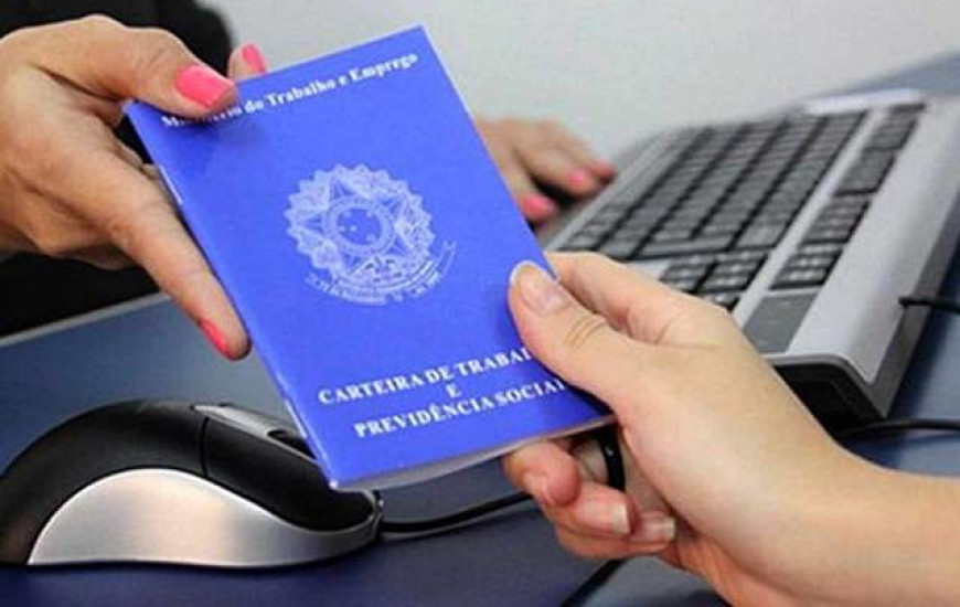 É necessário apresentar documentos pessoais para se candidatar às vagas