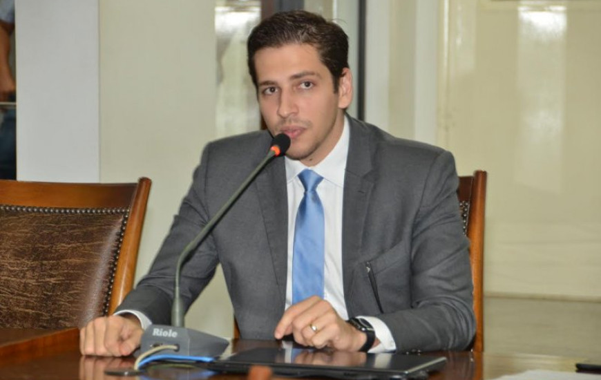 Deputado estadual Olyntho Neto
