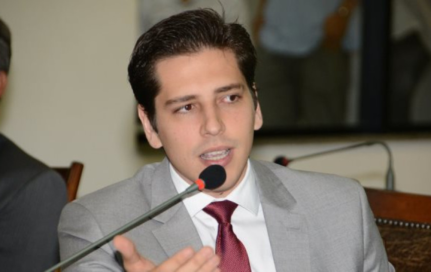 Olyntho vota a favor do empréstimo de R$ 453 milhões 