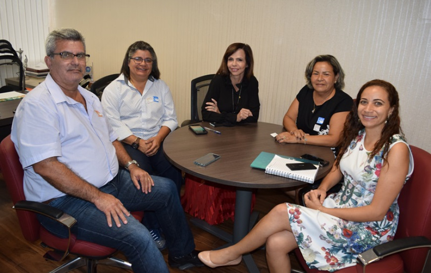 Deputada federal recebe representantes da categoria