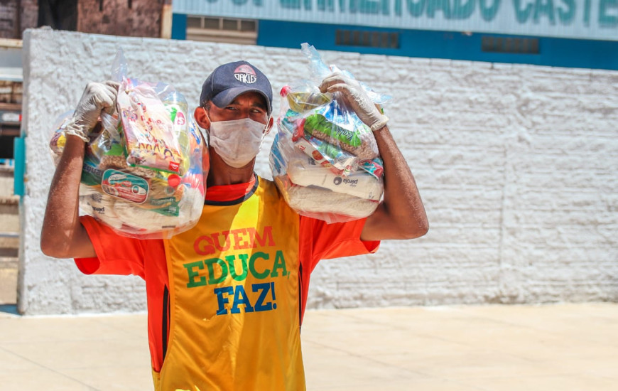 Todos os estudantes irão receber um kit alimentação e um de higiene.