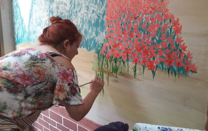 A obra de arte é realizada pela artista plástica Ana Stella Sabillon