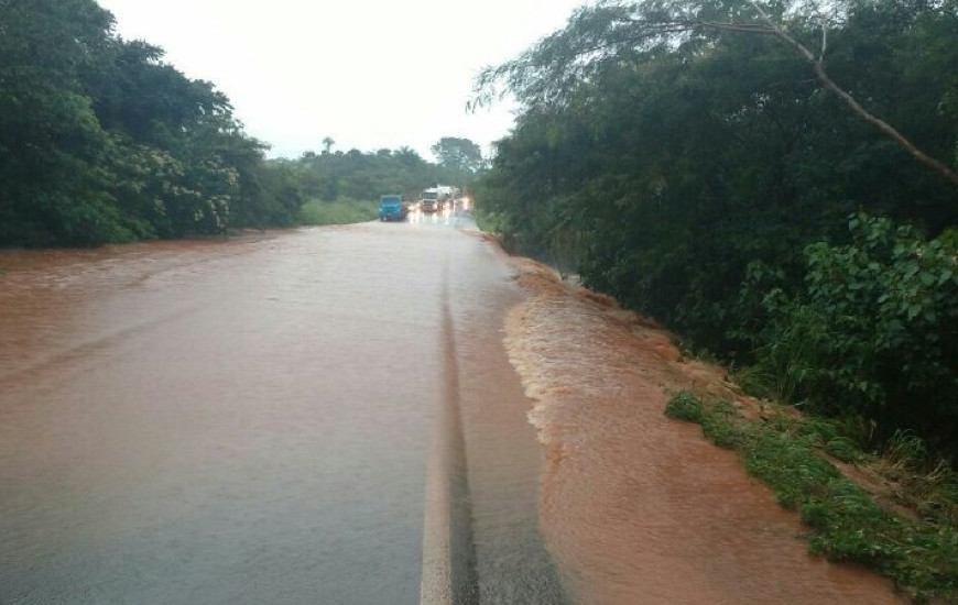Trânsito foi liberado no local após meia hora