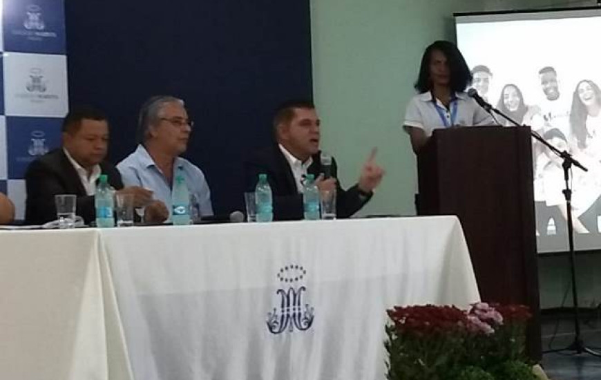 Amastha em debate com estudantes do Colégio Marista
